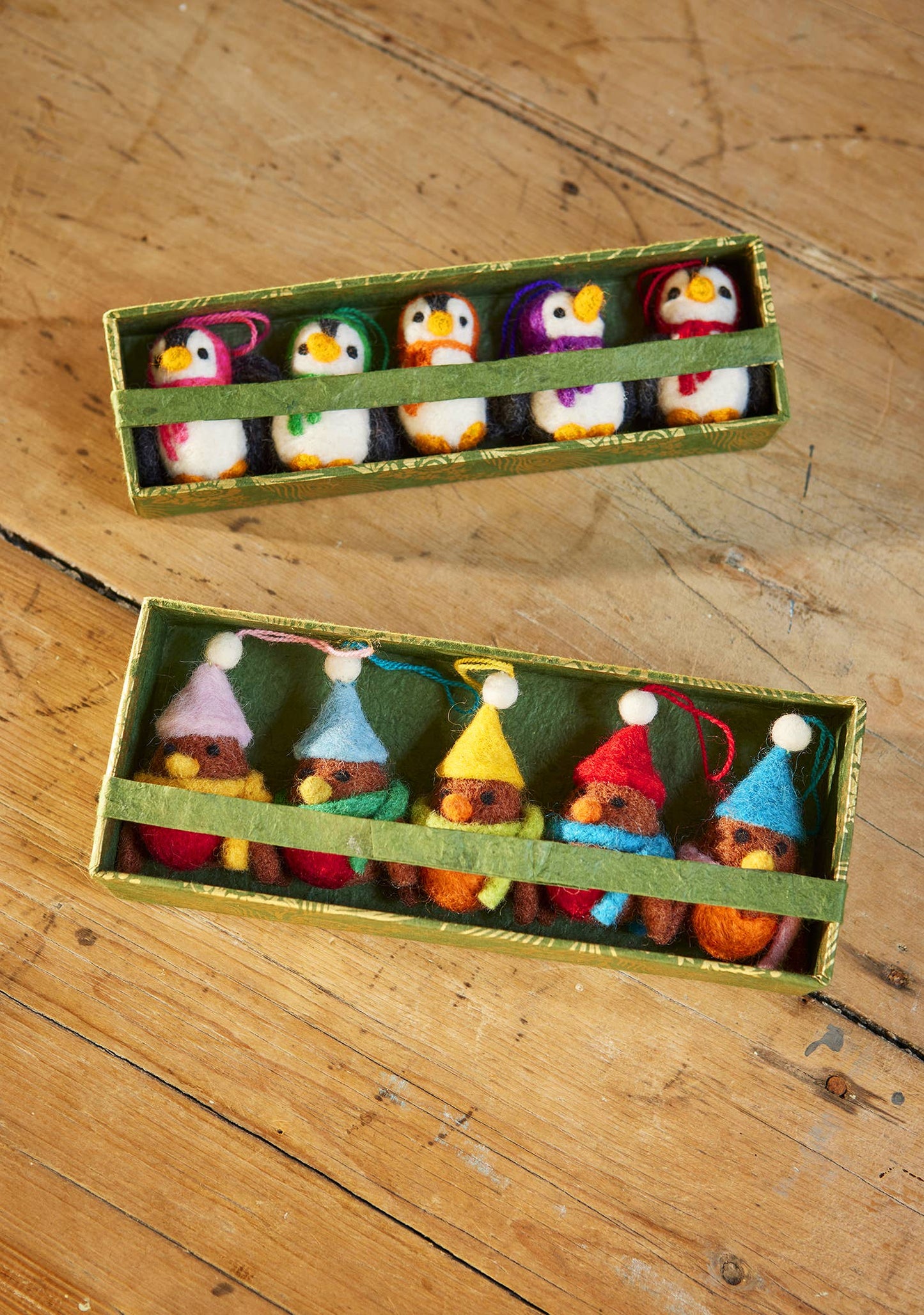 Set of 5 felted penguins.