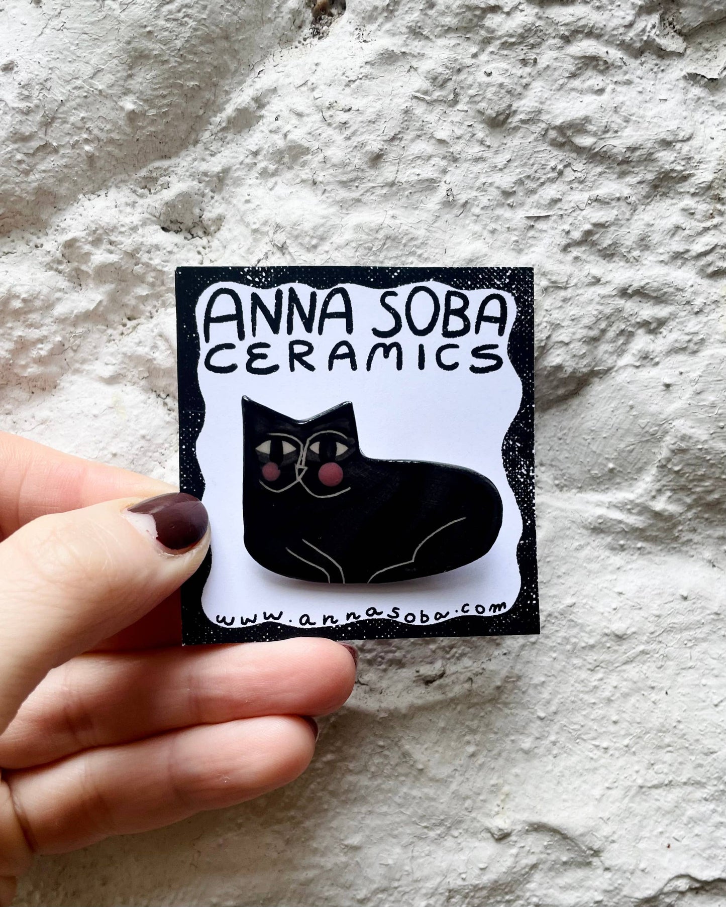 Ceramic brooch, happy loaf cat