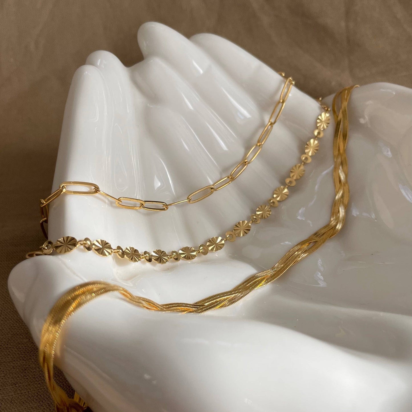 A gold plated plaited necklace.