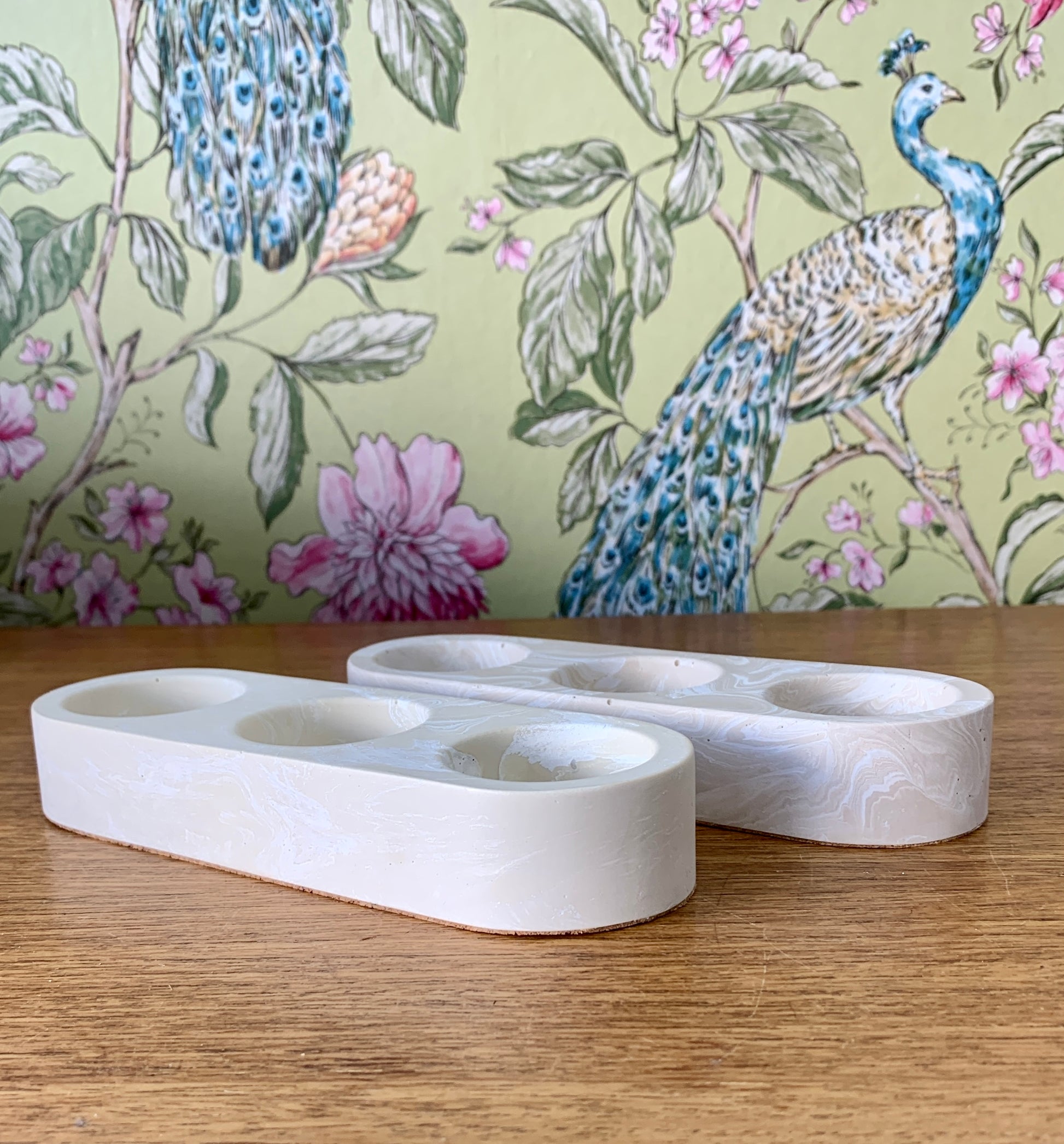 Tealight holder for 3 made from jesomite.