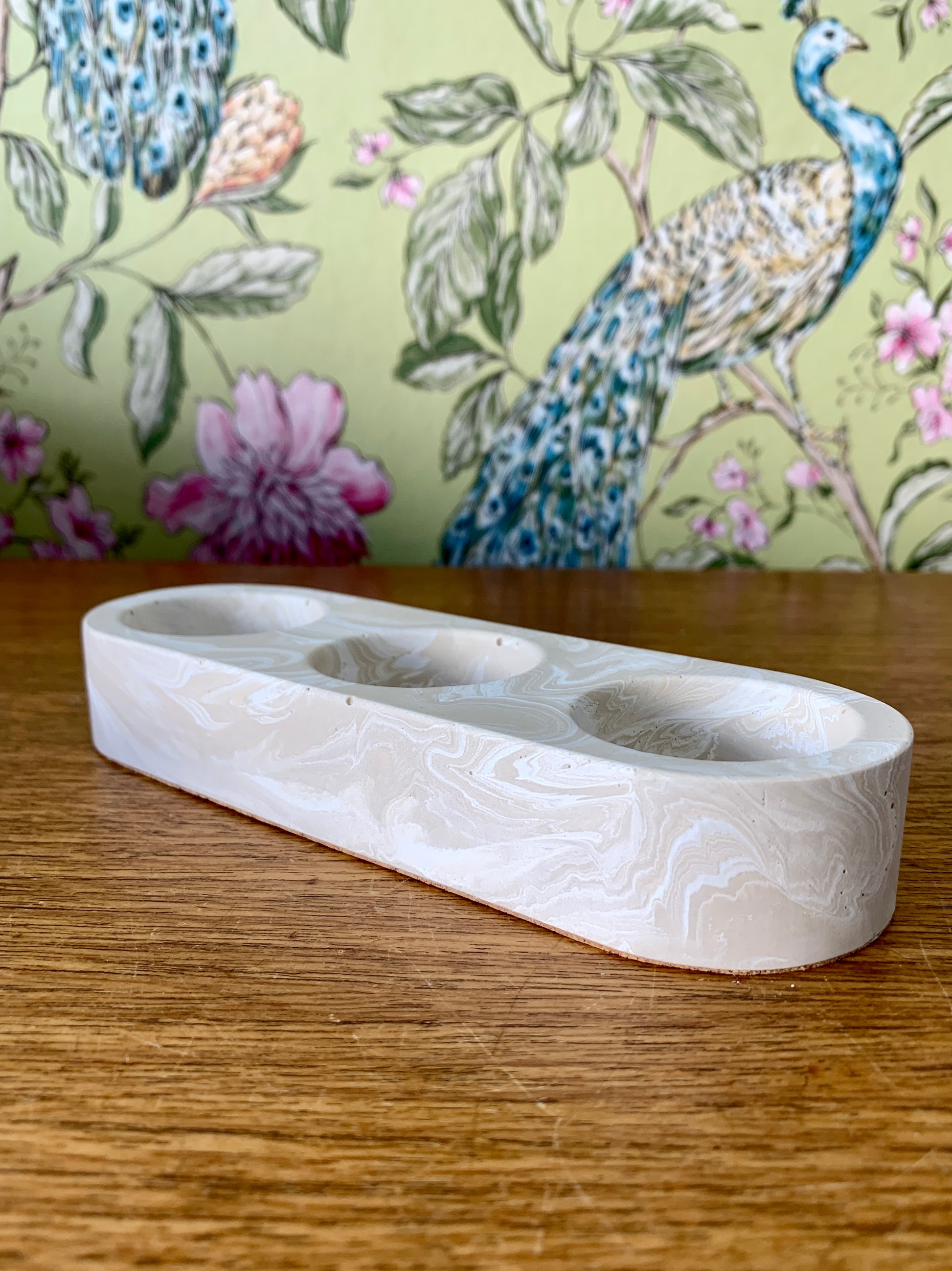 Tealight holder for 3 made from jesomite.