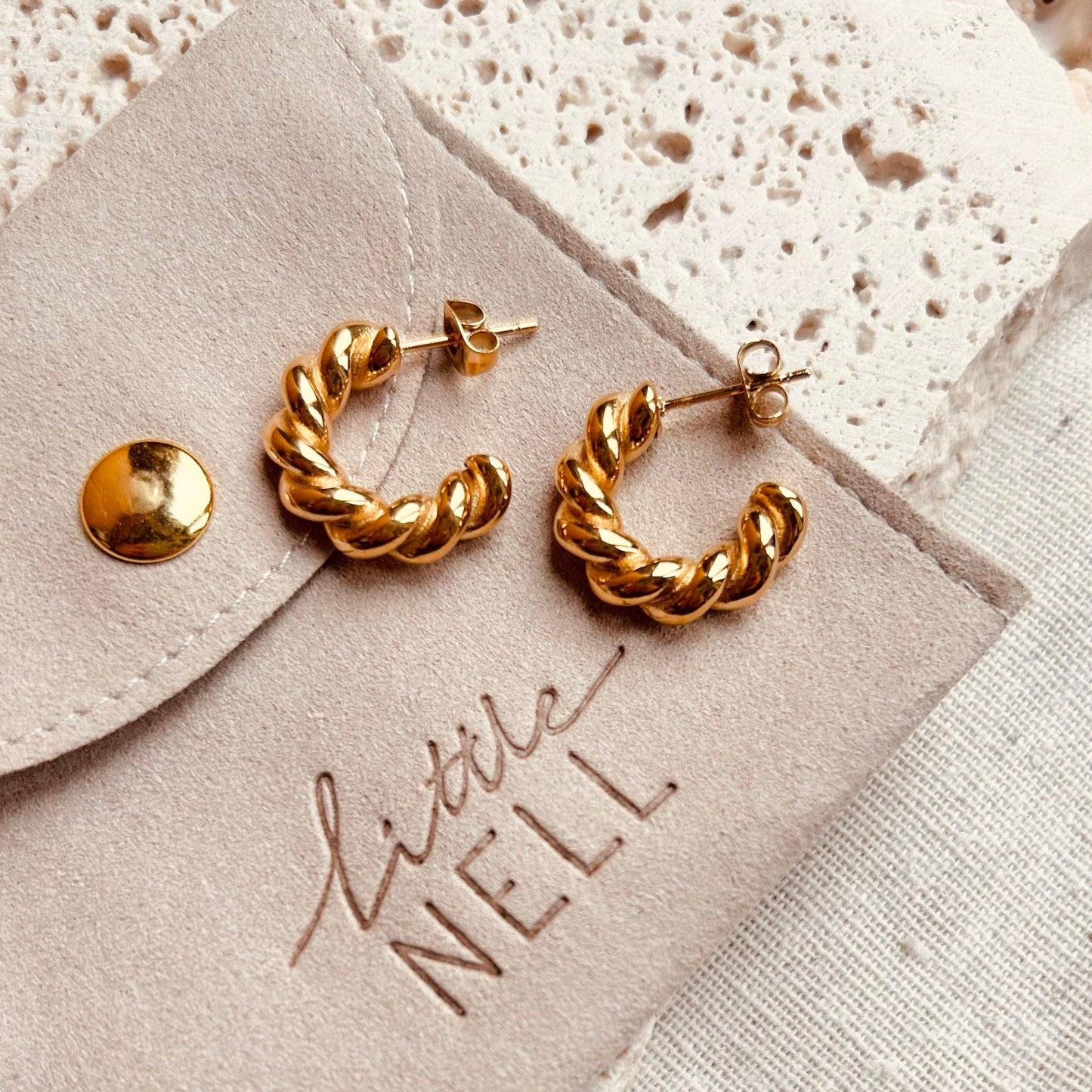 Stud hoops in a twisted rope design. Gold plated.