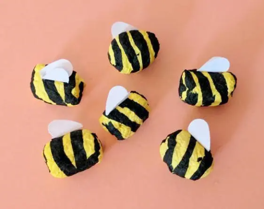 Bumble bee seed bombs. Wildflower Seeds.