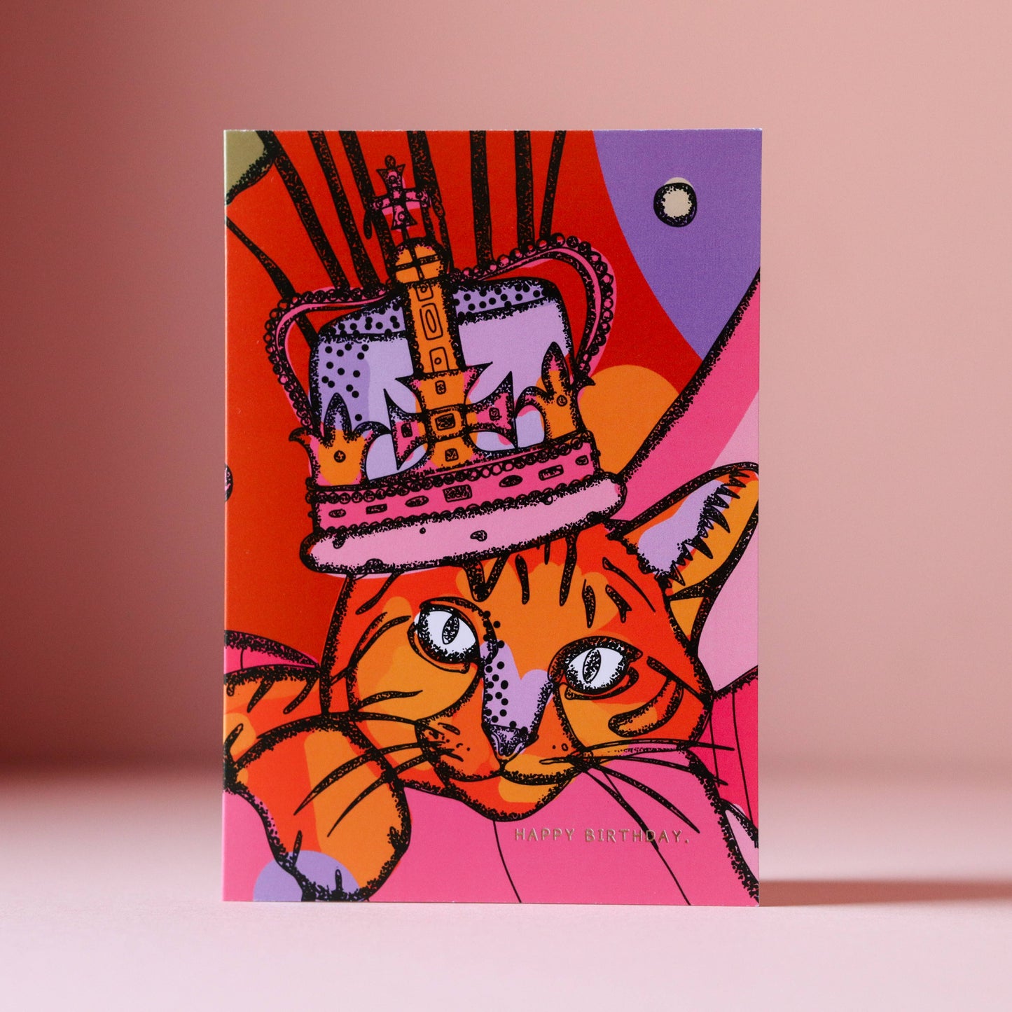 Ilustration of a cat wearing a crown in pinks, reds and oranges