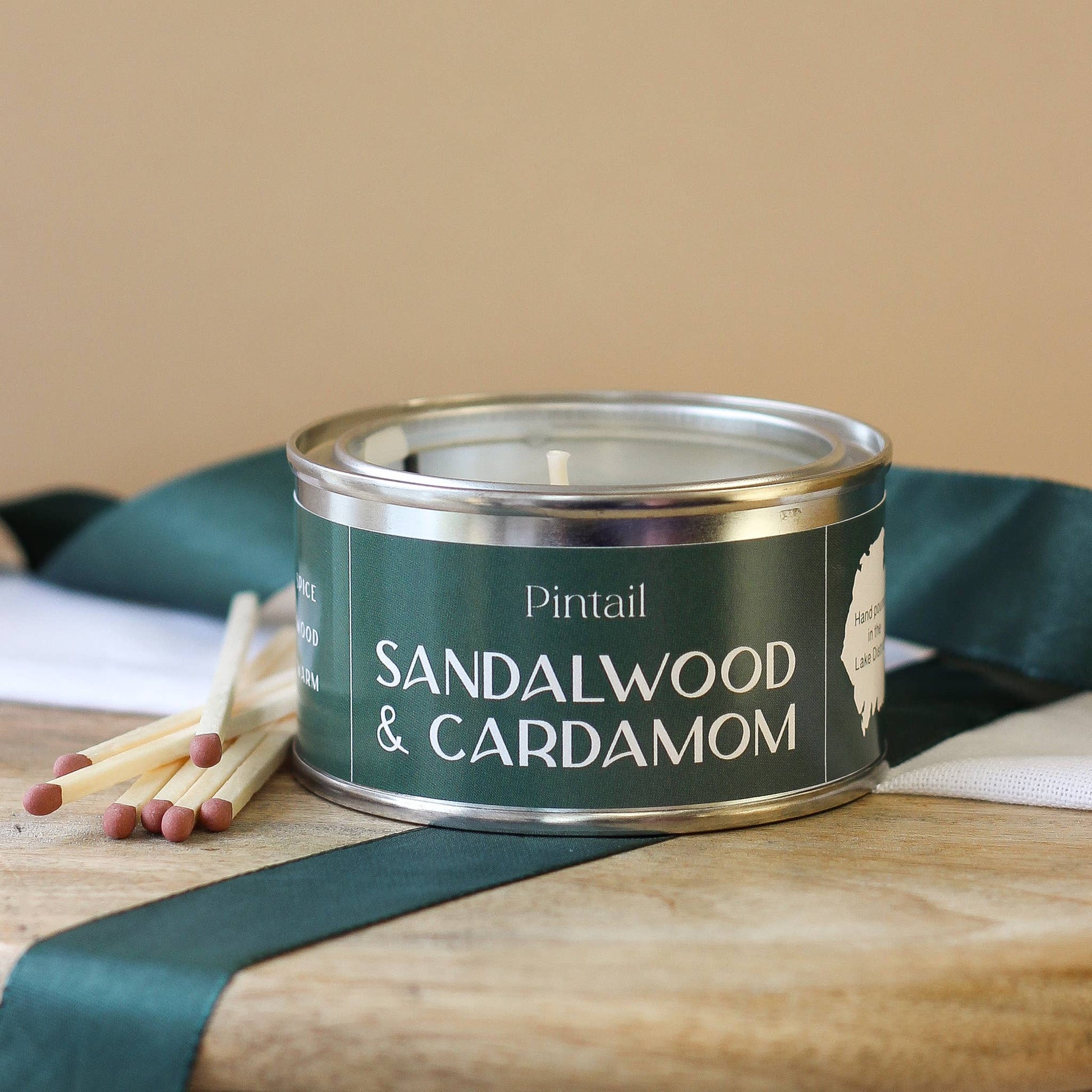 Sandalwood & cardamom scented candle