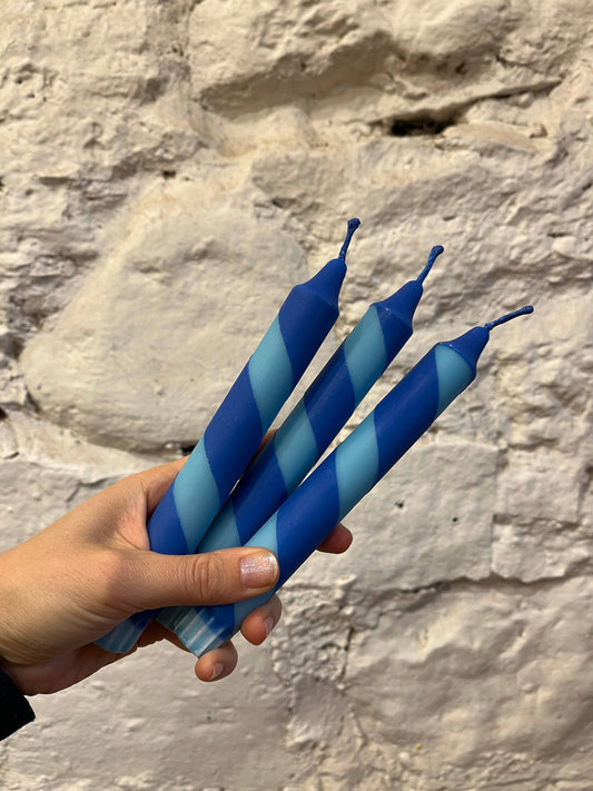 Aqua and royal blue spiral dinner candles.