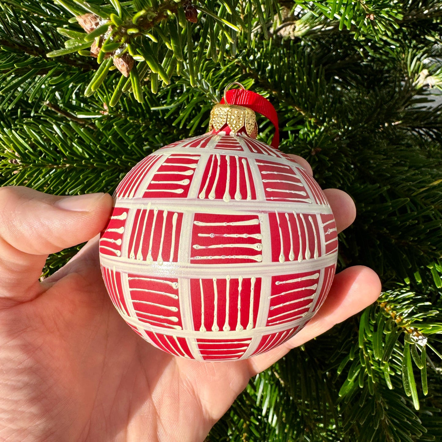 Lines Glass Bauble Natural on Red, 8cm