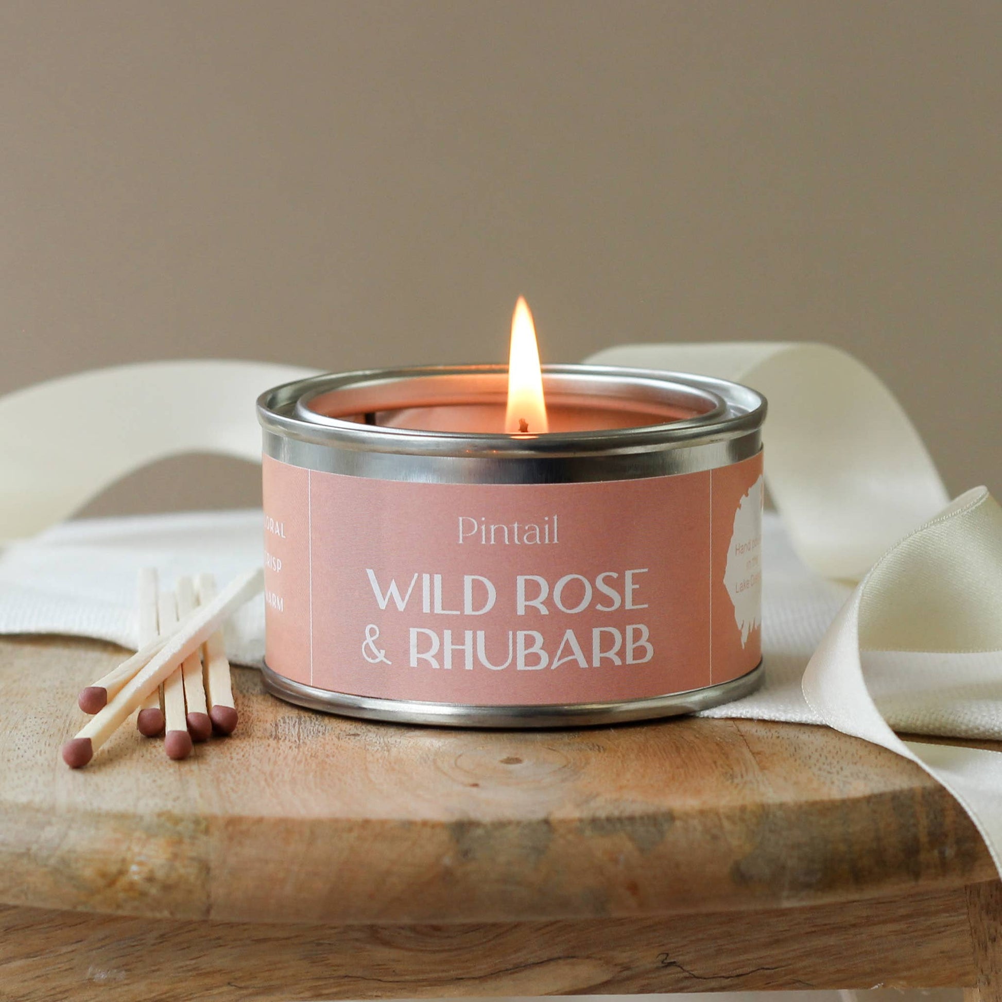 Wild rose & Rhubarb scented candle