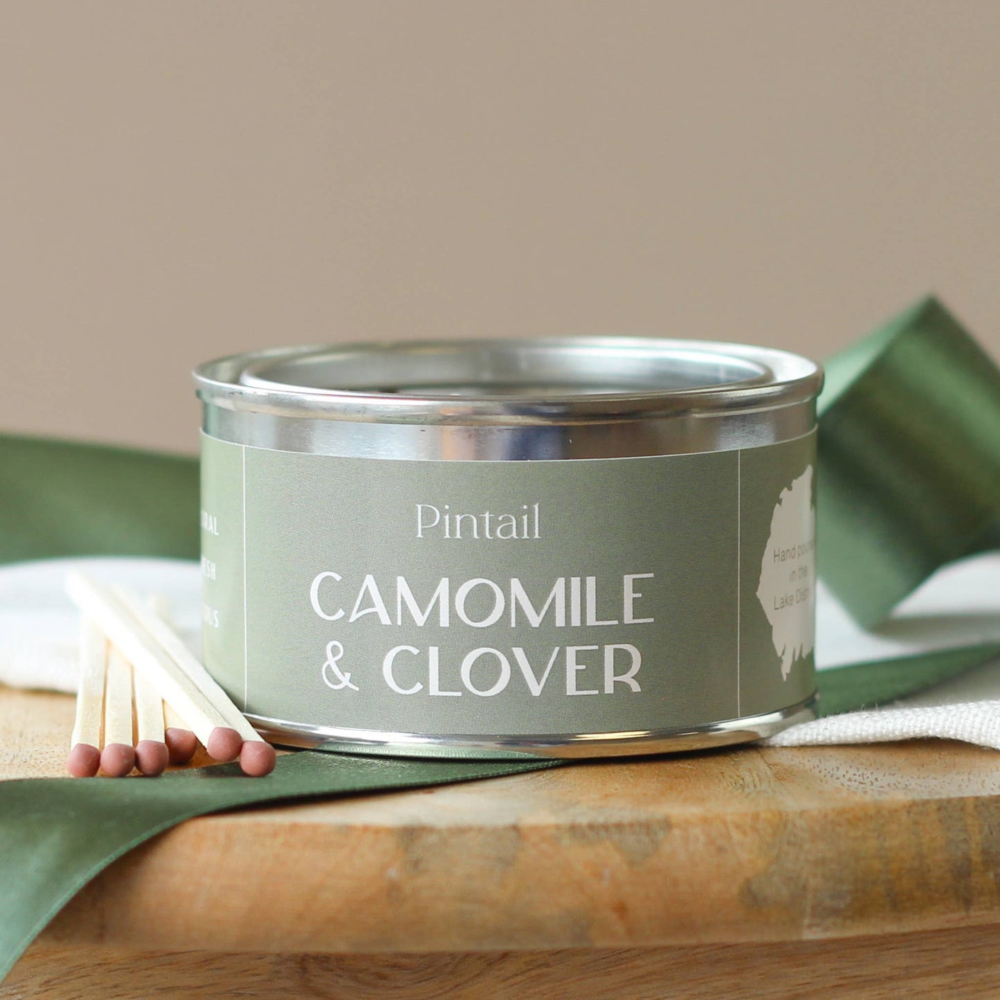 camomile & clover scented candle