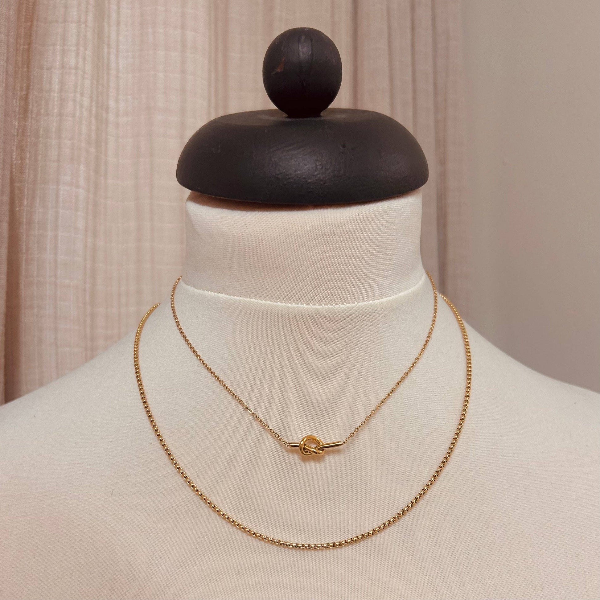 Gold plated simple knot detail chain necklace.