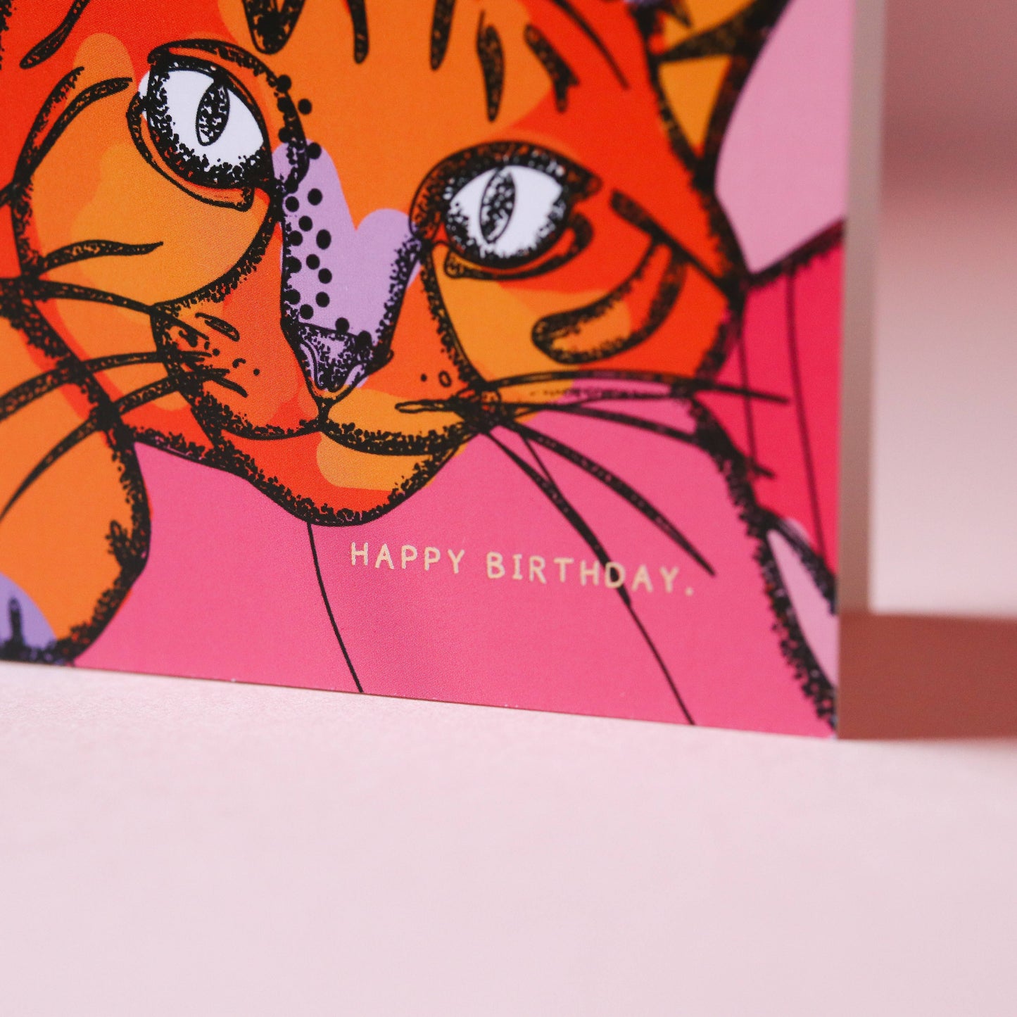 Ilustration of a cat wearing a crown in pinks, reds and oranges
