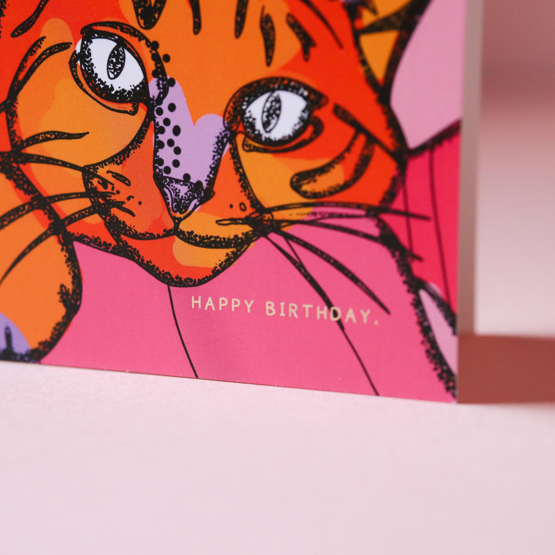 Ilustration of a cat wearing a crown in pinks, reds and oranges