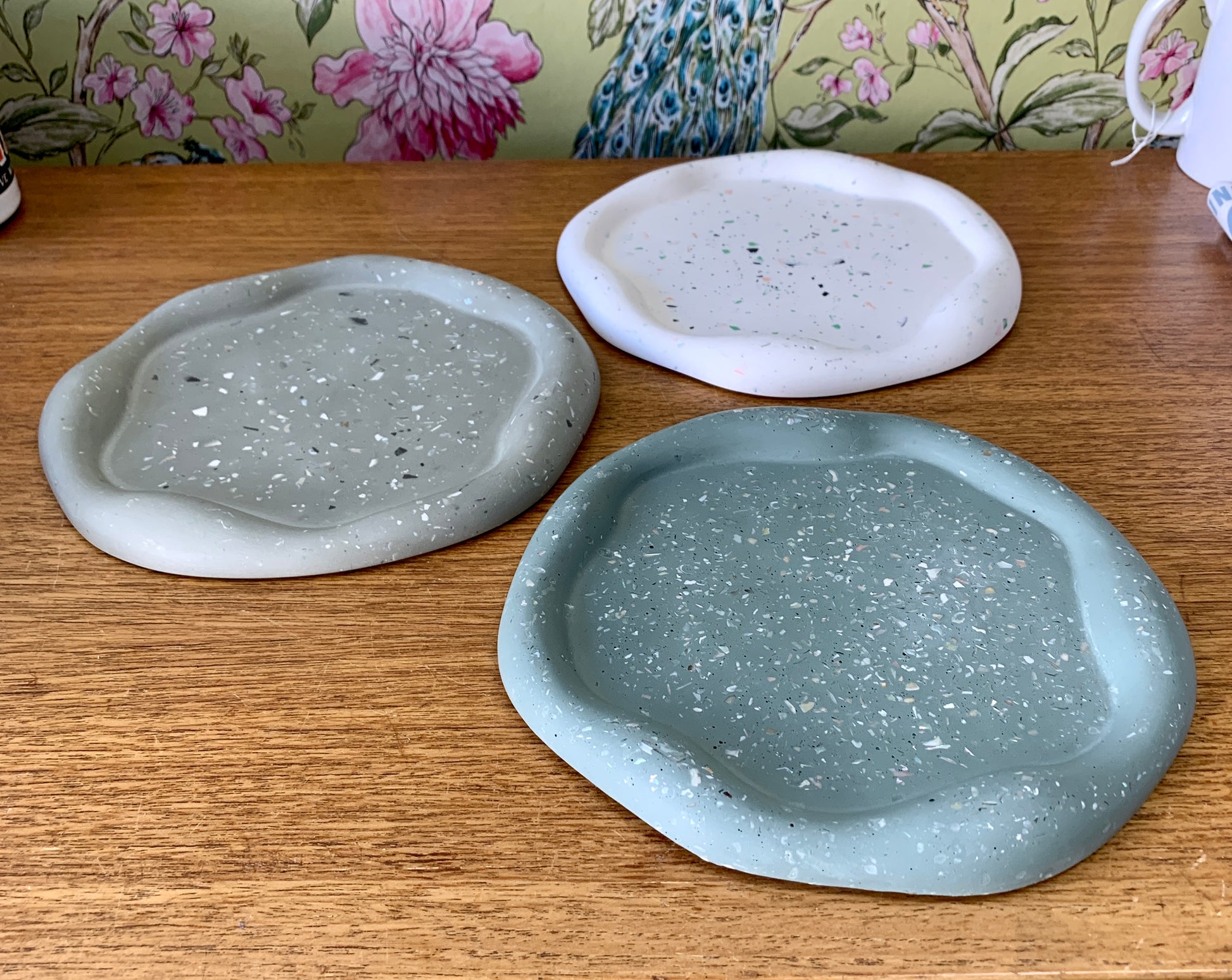 Flat wavy dishes made from jesomite.