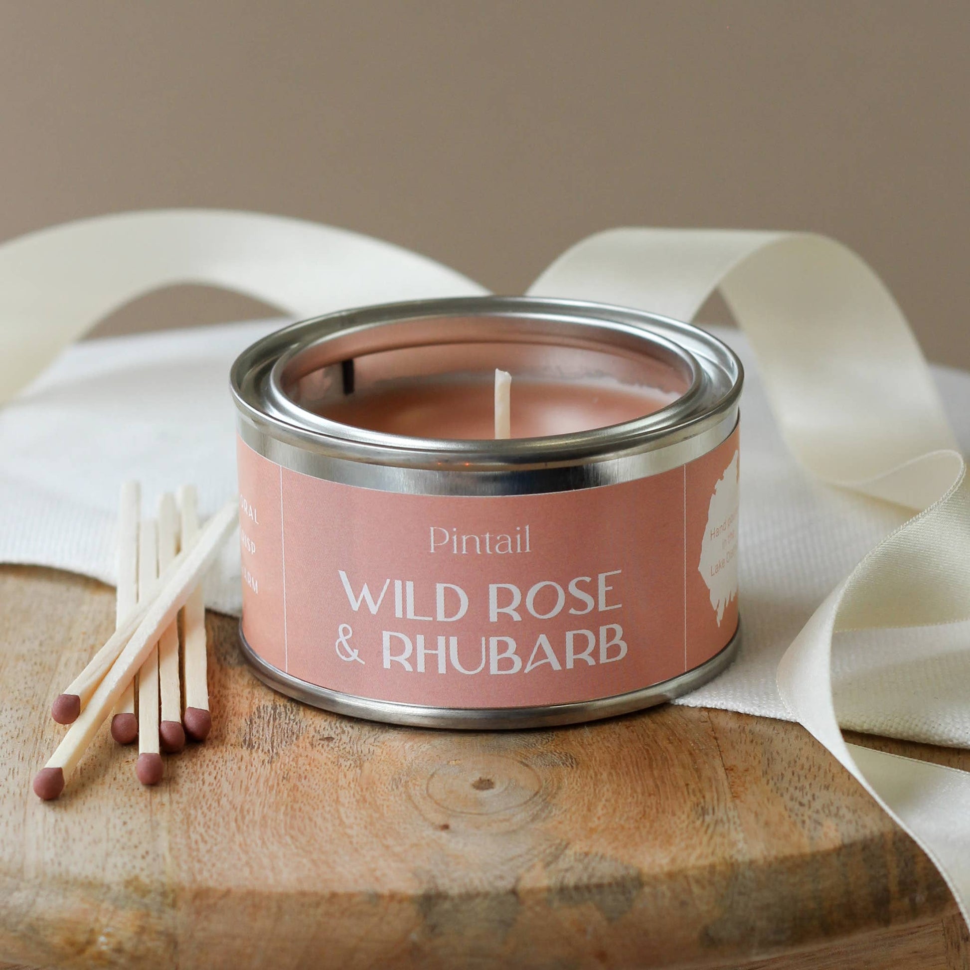 Wild rose & Rhubarb scented candle