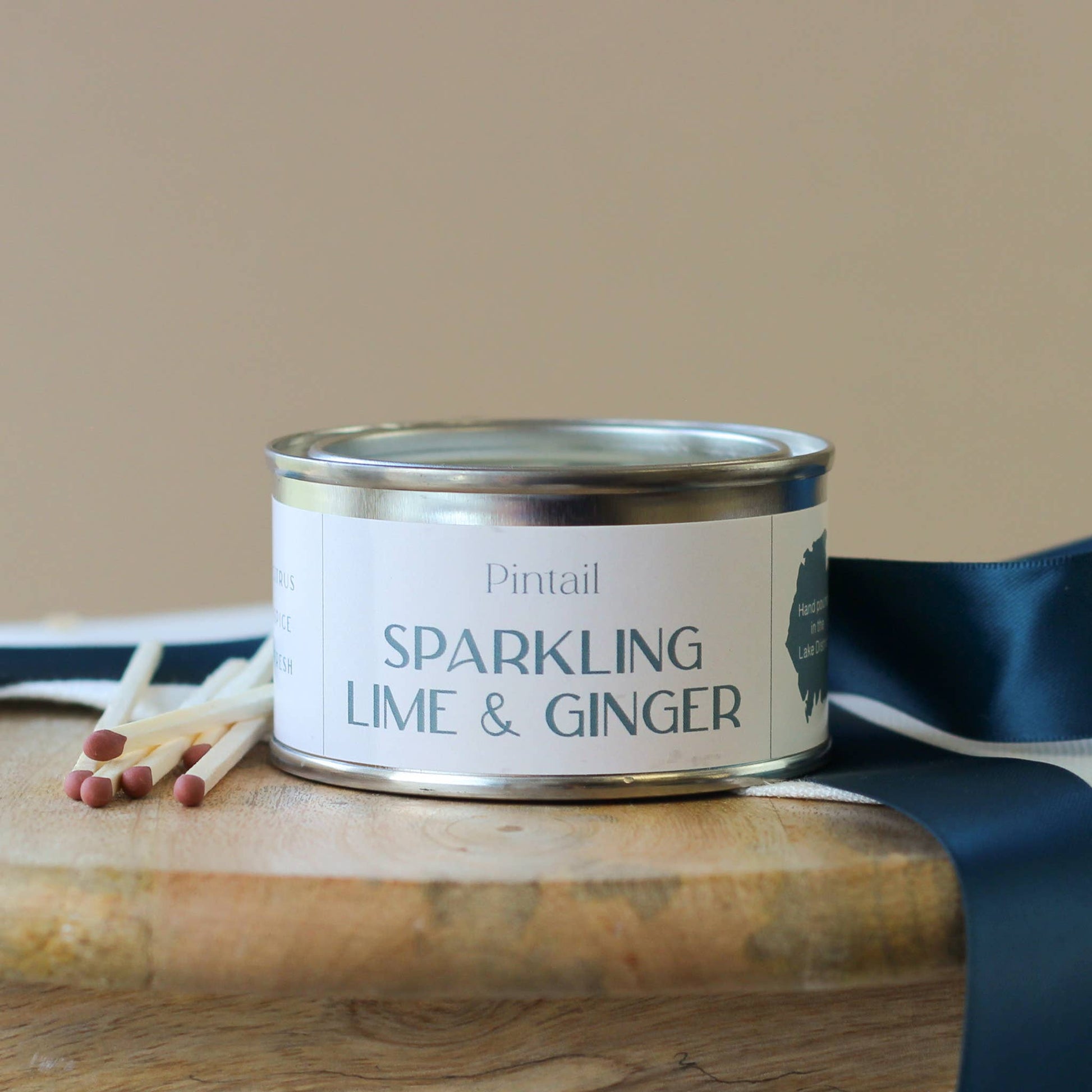 Sparkling lime & ginger scented candle