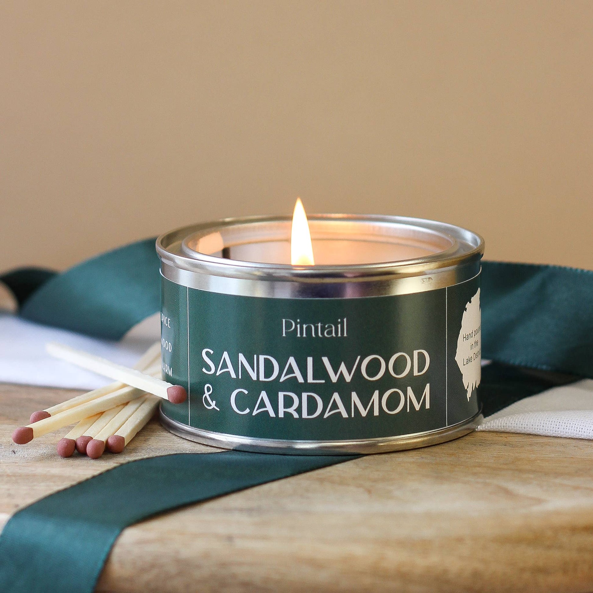 Sandalwood & cardamom scented candle