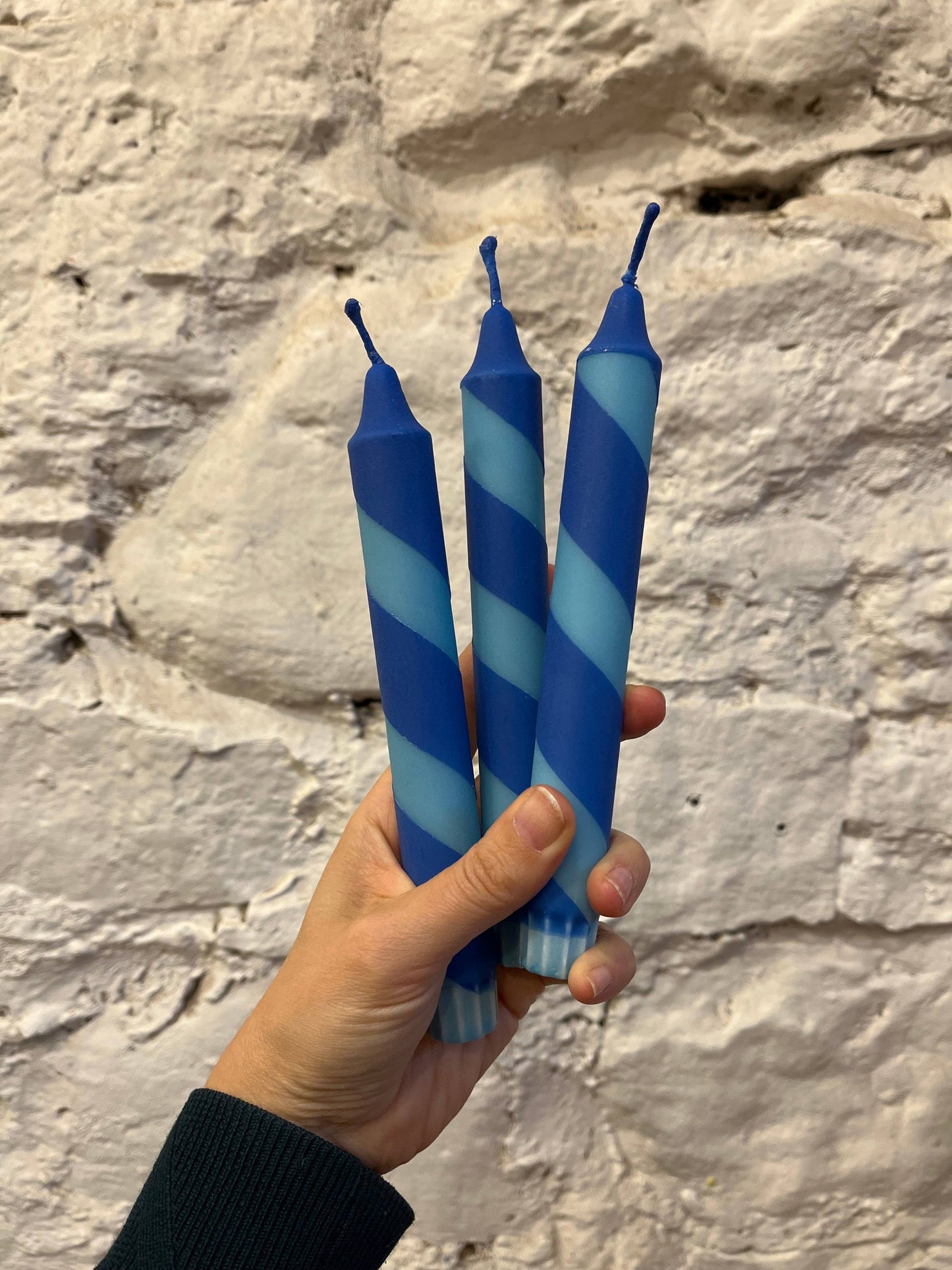 Aqua and royal blue spiral dinner candles.