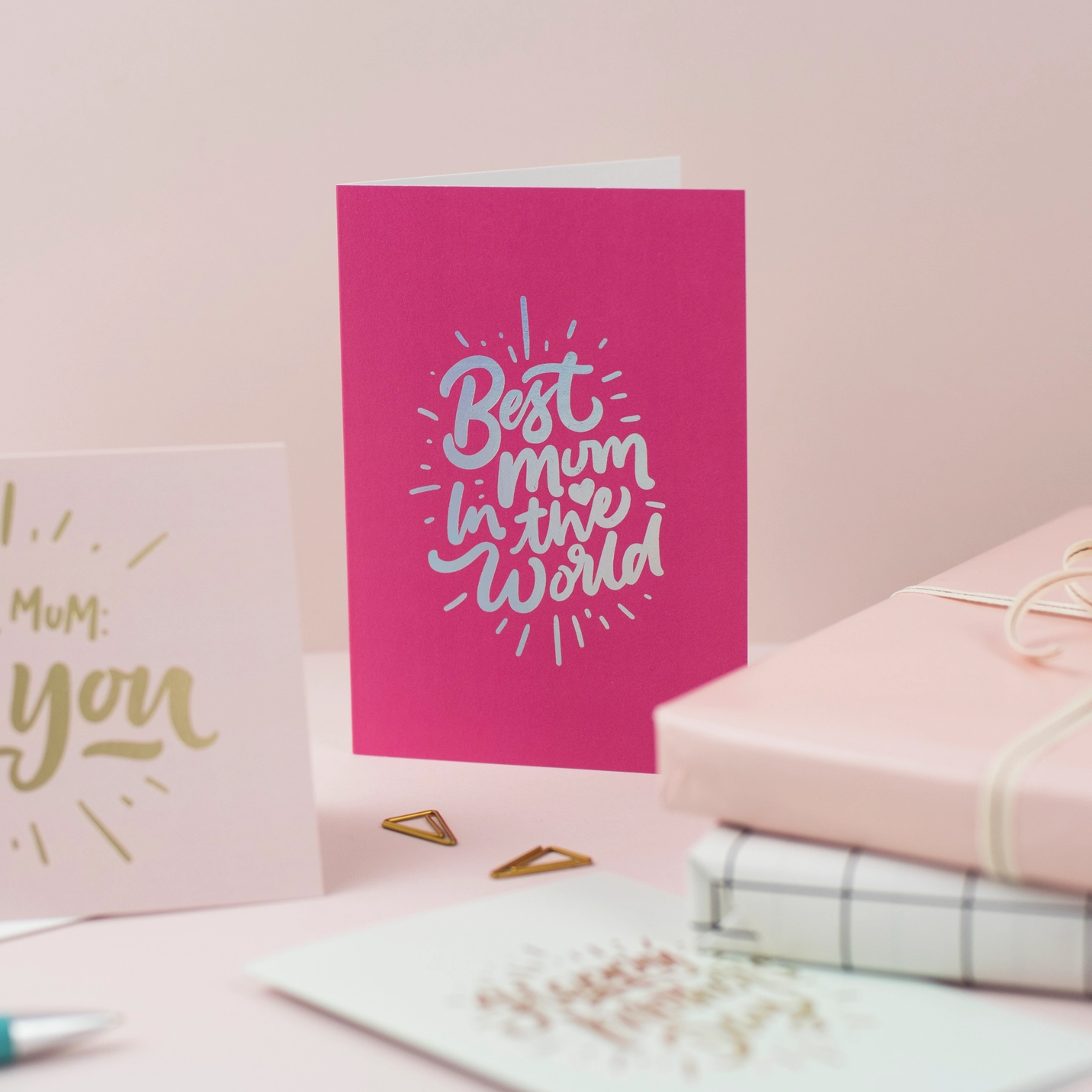 A vivid pink background with irredescent Best Mum in the World Card
